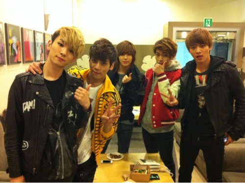 230312 SHINee @ Youngstreet Radio Show Tumblr_m1cckfG5ZX1r32s32o1_500