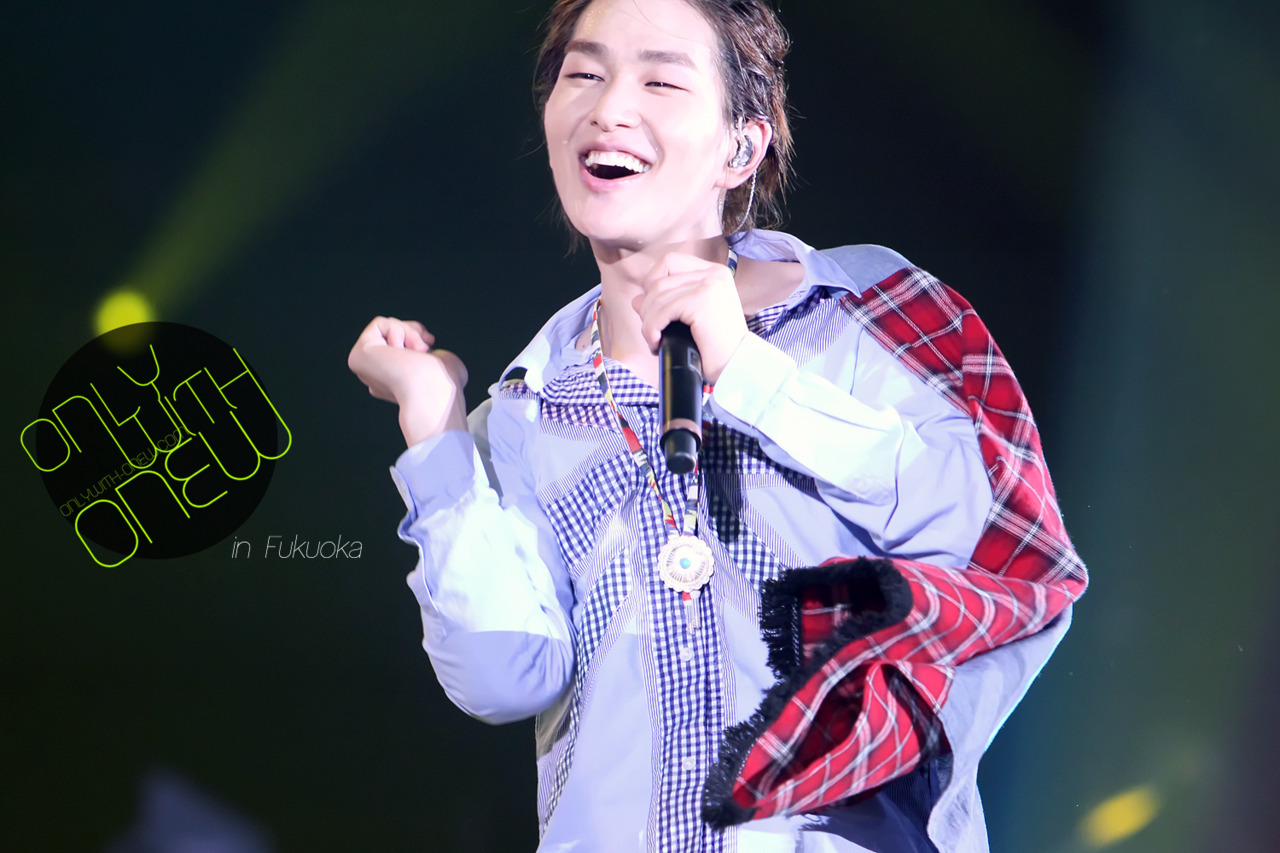 120425 Onew @ 'SHINee World 2012' Japan Arena Tour in Fukuoka Tumblr_m335o2U4E21r8fs1io1_1280