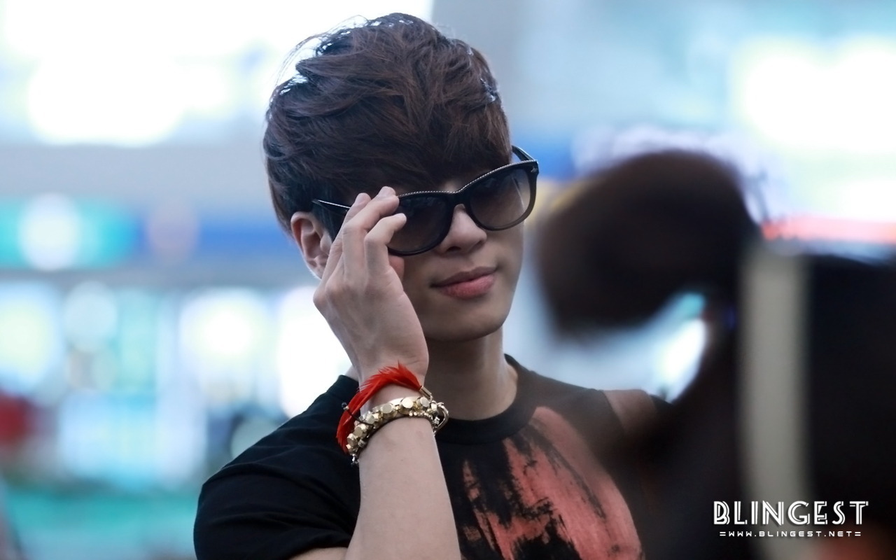 120502 Jonghyun @ Incheon Airport Tumblr_m3efgpi0iQ1qdws1jo1_1280