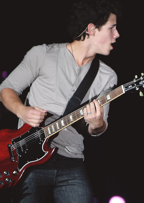 nicholas jerry jonas <3 - صفحة 3 Tumblr_kuh7d2yjlC1qarv73o1_500