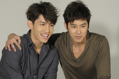 مكتبة لصور TVXQ العامة...هل لديك اي صورة لـ TVXQ؟؟ تفضل وضعها هنااااا ^^ - صفحة 4 Tumblr_lf0t25A7Bu1qda5oqo1_500