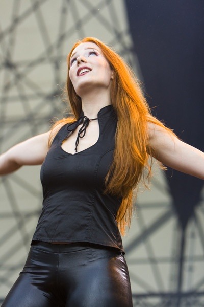 Fotos de Simone Simons - Página 23 Tumblr_lf15iyn9p51qeam0zo1_400