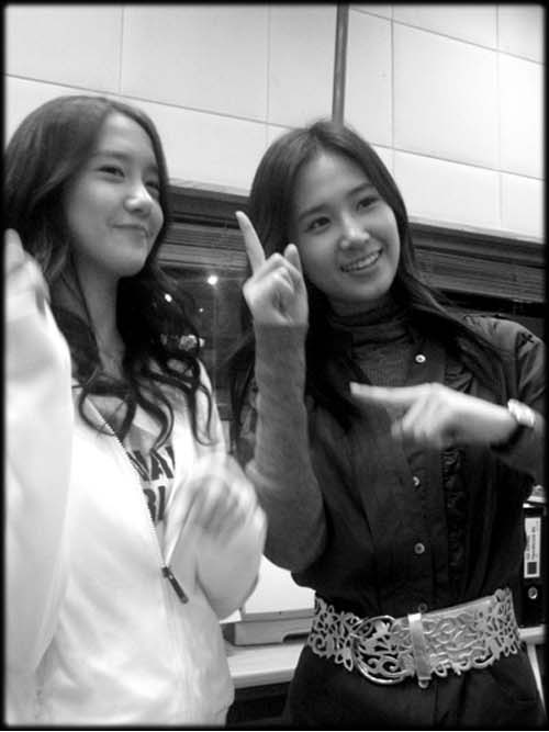 [Yoona+Yuri] YoonYul Tumblr_lll2x0rzeu1qdon7so1_500