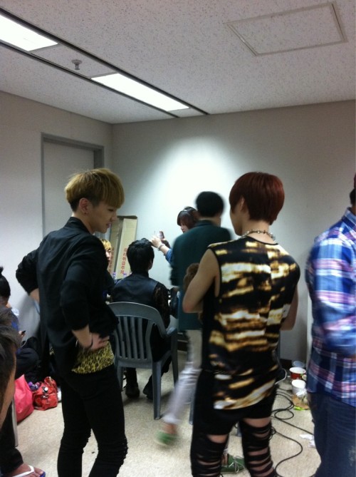 [29--5-2011][pics] Backstage của SHINee tại Dream concert Tumblr_llxsu23WYn1qae1n1o1_500