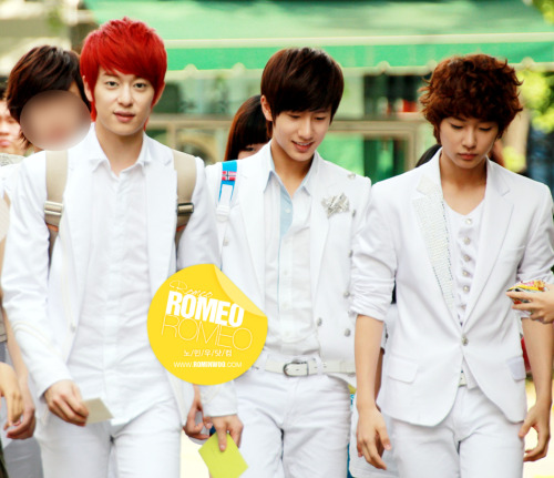 [PICS] Boyfriend Après Music Bank 17.06.11 Tumblr_lmy539TrQn1qireuwo1_500