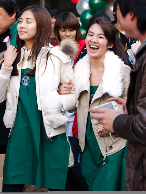 [PICS+GIFS][6/11/2011] ღ♥ღ(¯`HyoHyun´¯)ღ♥ღ Kim Chó♥Seo Mèo, Khu rừng xanh "Du côn cạp Ếch con" - Page 4 Tumblr_lona4v1uzL1qdon7so1_500