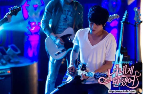 Everything about JUNG YONGHWA (정용화) - Page 3 Tumblr_lpcfoeHhGA1qag68vo3_500