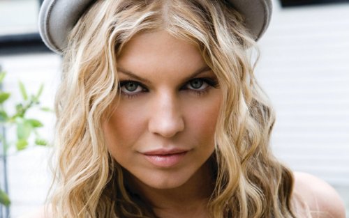 Fergie ;;) Tumblr_lplifaXudf1qgubn6o1_500