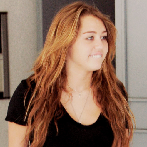 Miley Cyrus - Page 33 Tumblr_lpvggyjqif1qid2neo1_500