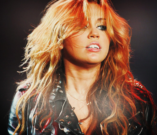 Miley Cyrus - Page 33 Tumblr_lpvgzo97pN1qimkn2o1_500