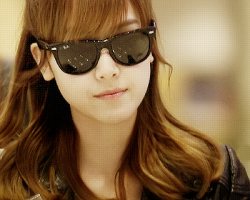 [PIC][27-1-2012] Sica mang kính Tumblr_lpwsno3T3i1qj2pieo6_250