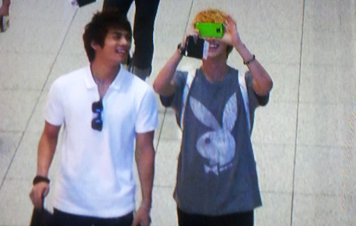 [15-8-2011][pics] SHINee tại Sân bay đến Thái Lan và hình ảnh khi ghi hình tại SBS cho Starking Tumblr_lpyvhwCLgg1qzzb83o1_500