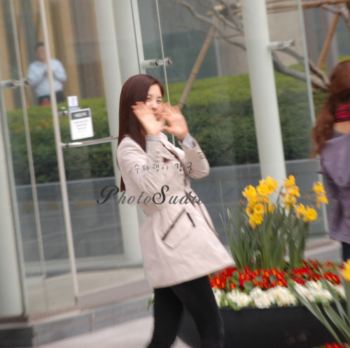 [PIC][04-09-2011] Hình ảnh khá lạ của Seohyun Tumblr_lqy4ehiqcv1qgo3hao1_500