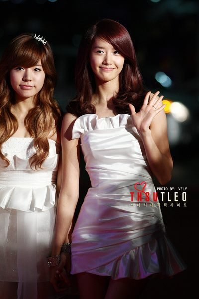 [PICS+GIFS][31-10-2011] Sún Thỏ con + Yoong Cá sấu = Cúp pồ hồn nhiên :D Tumblr_ltnby2hzAt1qjvi56o1_400