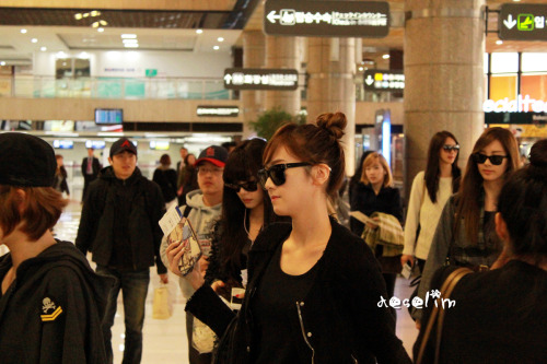 [VID/PICS] SNSD @ Beijing Airport  Tumblr_lubkdtIWsK1qjnoe5o2_500