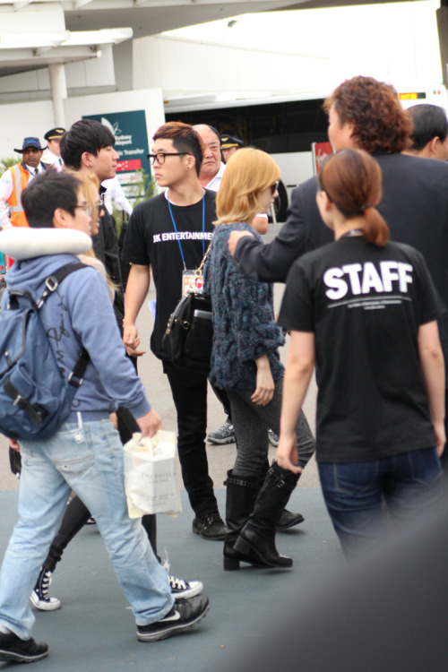 [PICS] SNSD @ Incheon Airport  Tumblr_luj1mlqqOL1qb1285o1_500