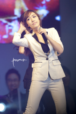 [SICAISM][06-11-2011] /♀♂♥ღஐ:._Full House [ Jessica Jung ] Vạn Người Mê Ngàn người chết _.:ღஐ♥♀♂  - Page 3 Tumblr_lv47utldUb1r6agmyo4_250