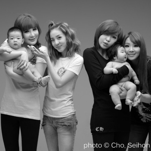 [Photo] Les 2NE1 avec des orphelins Tumblr_lw7omc6EDl1qc7c2ko1_500