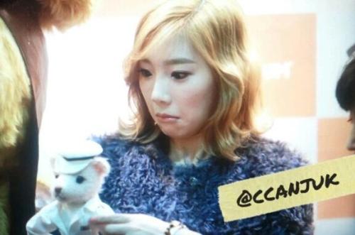 [PICS][28-12-2011] Taeyeon- Seoul Doll Fair Tumblr_lwwk5zCkTa1qf5scxo1_500