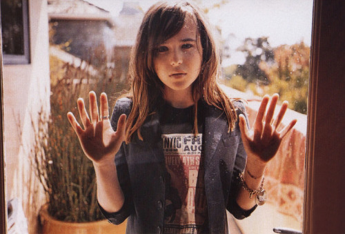 (F) ELLEN PAGE — What a blind damn world  Tumblr_lxaf6pRRVN1r11hp8o1_500