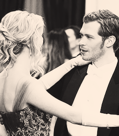 Klaus & Caroline  - Page 2 Tumblr_lxpo0qLNa51r212jko3_250