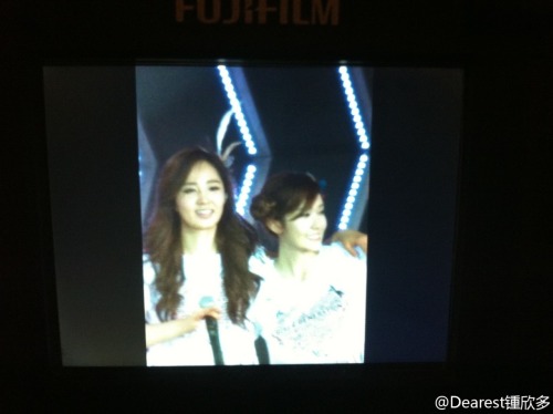 [PIC+VID+GIF][6/1/2012]«๑۩۞۩๑_ YURI ♥ JESSICA_๑۩۞۩๑_ PARIS ♥♕♥ ROMANTIC CITY ♥f  YULSIC_๑۩۞۩๑» - Page 6 Tumblr_lxuk4wJ4Um1qzbnedo1_500