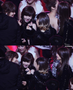 [PIC+VID+GIF][20/1/2012]∴♥∴ TaeNy ∴♥∴ Happy's Heaven ∴♥∴ Twinkle - Taeny Lấp Lánh - TaeTiSeo  ∴♥∴ - Page 3 Tumblr_ly3vxghVb11qe39tho9_250