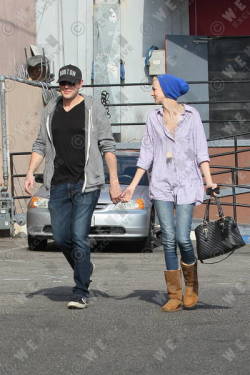 Cory & su posible novia Emy Perry Desayunando en Griddle Cafe en West Hollywood Tumblr_ly46uqpjCc1r5nolwo3_250