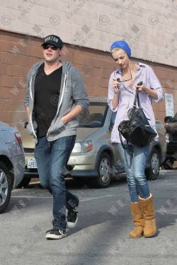 Cory & su posible novia Emy Perry Desayunando en Griddle Cafe en West Hollywood Tumblr_ly46uqpjCc1r5nolwo7_250