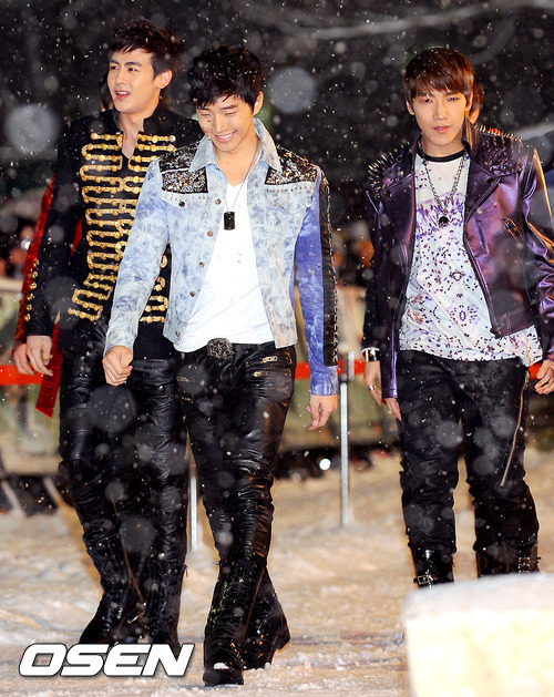 2PM في MBC MUSIC FESTIVAL 2012  Tumblr_lynoyiQZ451qclgfio1_500