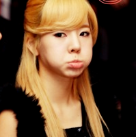 [PIC][26-02-2012] Sunny và Pikachu Tumblr_lzaxyqgNDO1qf80zxo1_250