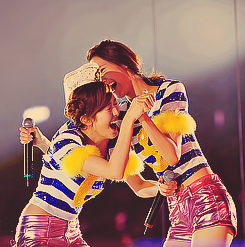 [PIC+GIF][23-1-2011] »-{♥}-»ღ°•(¯`·._.· YoonSic Fam ·._.·´¯)•ღ°»-{♥}-» °l||l° Sexy and Sweet °l||l° - Page 12 Tumblr_lzdiwjAVDG1qdvna6o1_250