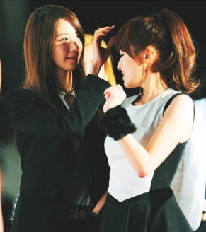 [PIC+GIF][23-1-2011] »-{♥}-»ღ°•(¯`·._.· YoonSic Fam ·._.·´¯)•ღ°»-{♥}-» °l||l° Sexy and Sweet °l||l° - Page 13 Tumblr_lzoxt2gmhh1r7s20jo1_400