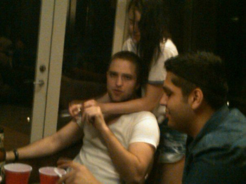 Robsten - Imagenes/Videos de Paparazzi / Estudio/ Eventos etc. - Página 6 Tumblr_lzqe2q8IZ21r8isejo1_500