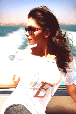 Deepika Padukone - Stránka 3 Tumblr_lzw7r76UH01r4elq6o2_250