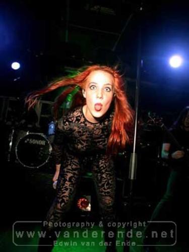 Fotos de Simone Simons - Página 39 Tumblr_m08mlh70Y21ql64b0o1_400