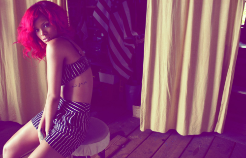 Rihanna .  - Page 24 Tumblr_m0oqg0Xir21qgy8r3o1_500