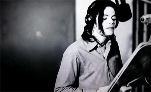 Michael Recording Studio!! Tumblr_m13gakg7Gn1r5zbz6o1_500