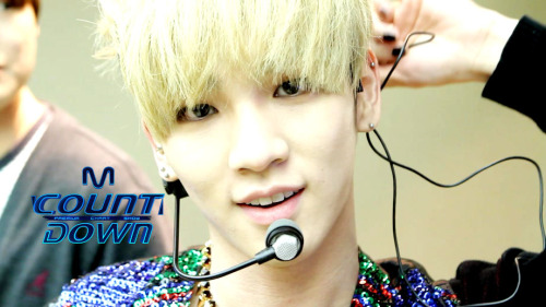 SHINee @ 1st win at M!Countdown Stage  Tumblr_m1nlxlEG9B1r5kb7po1_500