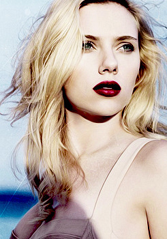 Scarlett Johansson Tumblr_m2g3d59uSP1qfaj07o5_250