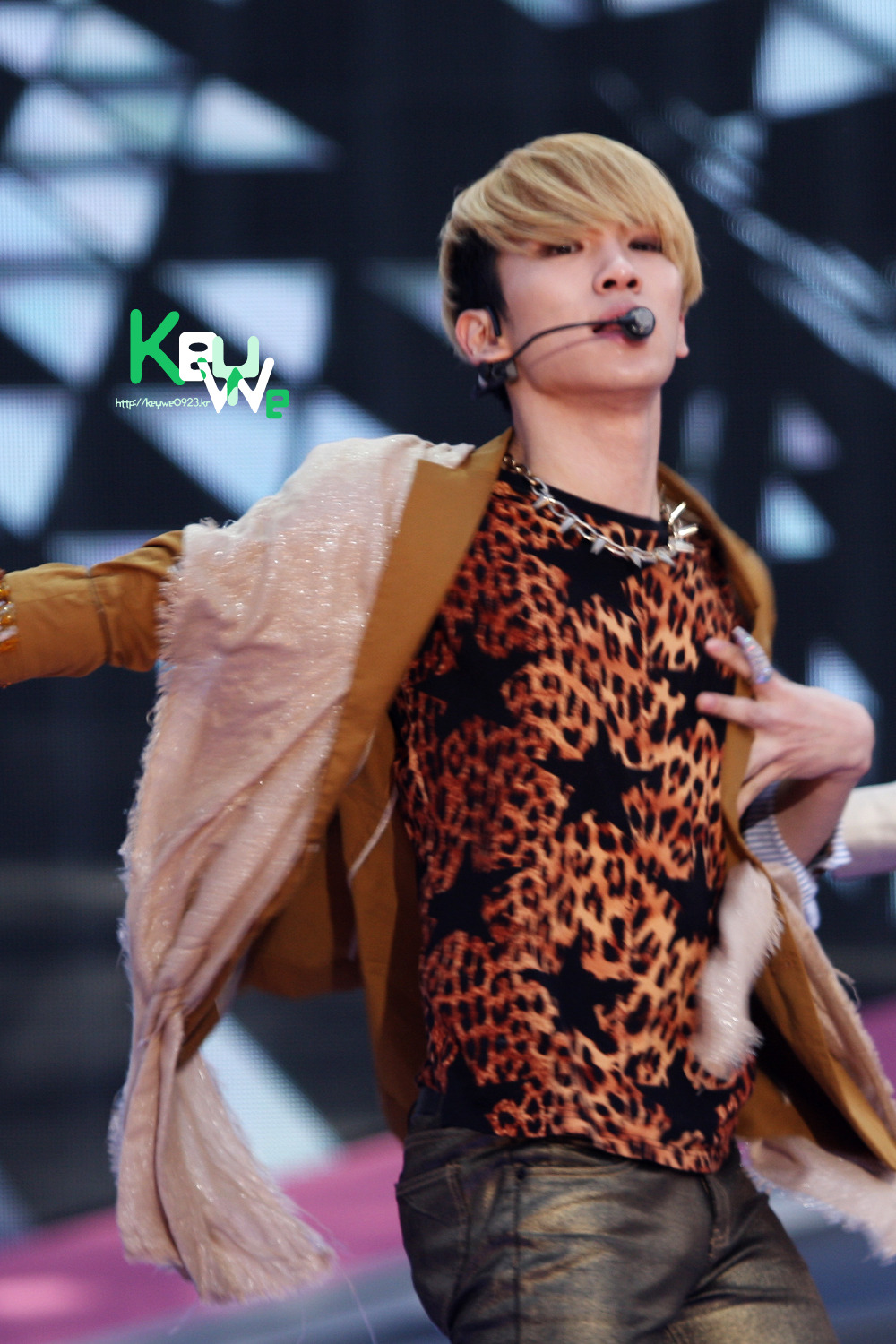 120414 Key @ KBS Love Request Tumblr_m2h3wawOoH1r5kb7po1_1280