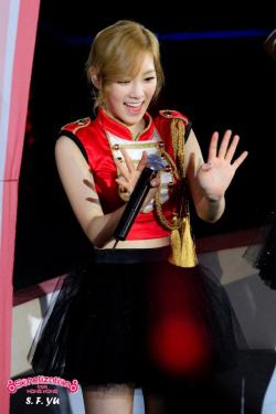 [PICS/GIFS][UPDATE] Taeyeon~~~Kid Leader  Tumblr_m2uveuZ3lR1ruqhq1o3_250