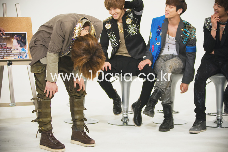 120426 Onew @ Weekly Idol Tumblr_m32pae80pF1r8fs1io1_1280