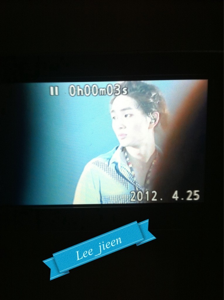 120425 Onew @ 'SHINee World 2012' Japan Arena Tour in Fukuoka Tumblr_m3333uEuK21r8fs1io1_1280