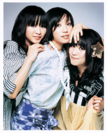 PERFUME desu~ M7apPs69e9assli35sTMJ1DZ_400