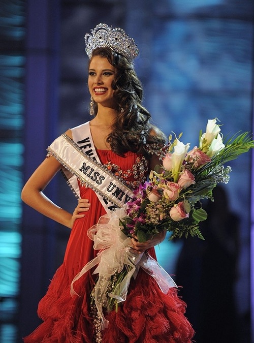 Miss Universe 2012 sẽ là 1 cô gái tuổi 18 ? Tumblr_kownoq0BhL1qzcl8po1_500