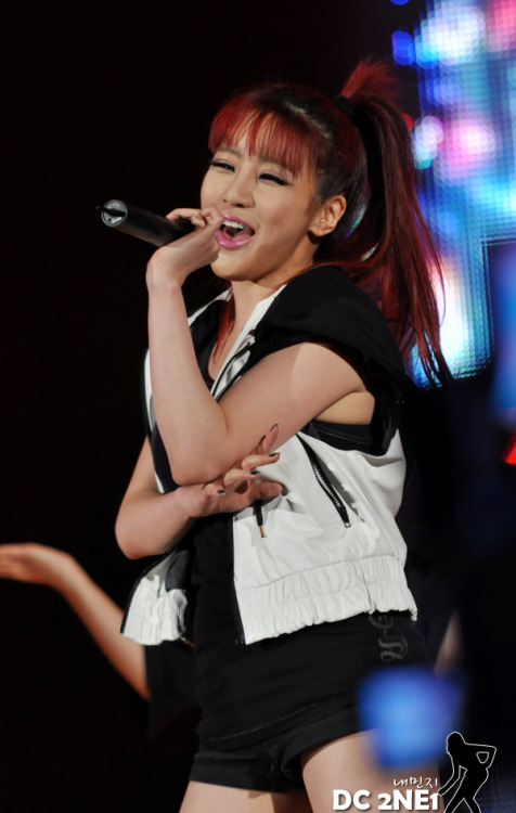 BOM (Park Bom) Tumblr_l8p3upBcZk1qd2s3oo1_500