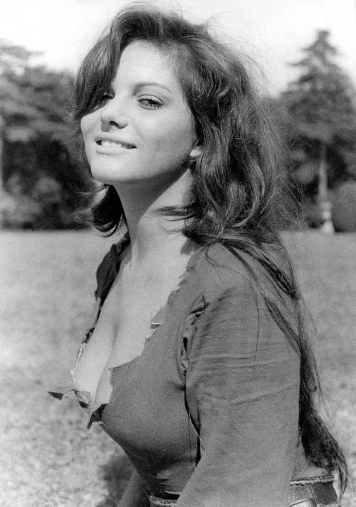 Brigitte et Claudia Cardinale  Tumblr_l9b8c1B1u11qb7dheo1_500