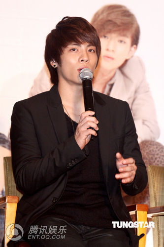 JongHyun – Taiwan Press Conference   Tumblr_lbfyufOk6A1qzk8j4o1_400