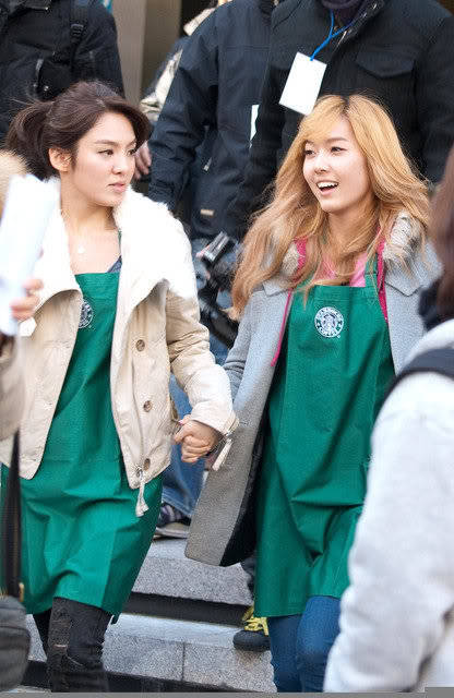 [PIC/GIF][13-07-2011] HyoSic's Land - My real Couple ♪ Tumblr_lg4w21phhB1qcoxdoo1_500